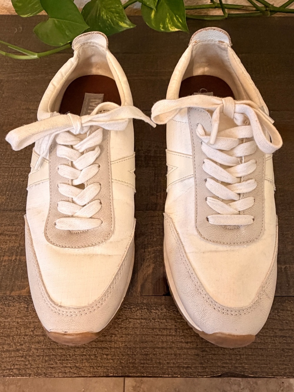 MÍA Women’s Casual White Lace-Up Sneakers